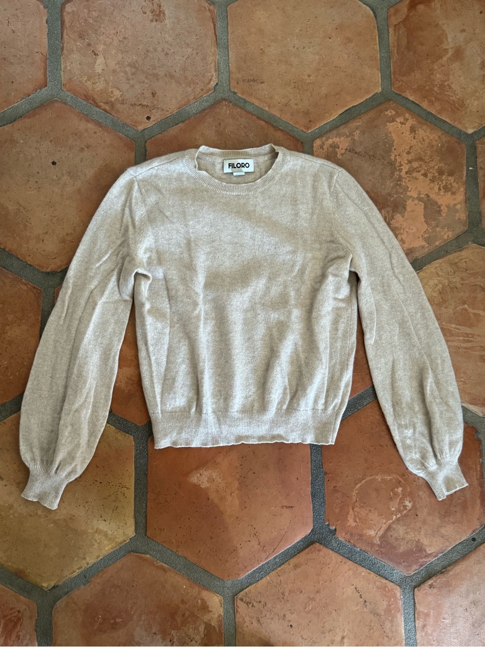 Filoro Lightweight 100% Casmere Crewneck Sweater in Beige